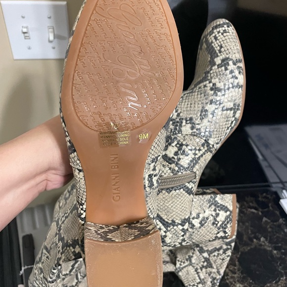 Perfect for fall 🍂 - Picture 2 of 4